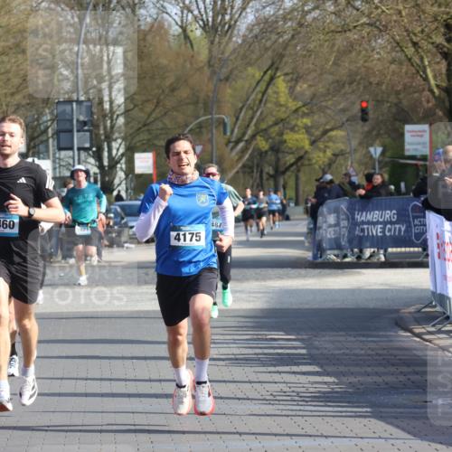 12.04.2026 - 45. Internationalen Wilhelmsburger Insellauf Strokosch-Dieckow http://msf.ph/oto/9453024 12.04.2026 10:26:20 Ziel 4175, 4460, 2382 meine-sportfotos.de