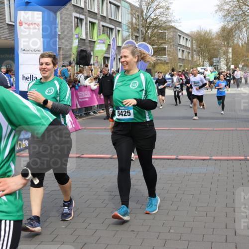 12.04.2026 - 45. Internationalen Wilhelmsburger Insellauf Strokosch-Dieckow http://msf.ph/oto/9453025 12.04.2026 13:08:05 Ziel 5431, 5425, 5735, 5401, 2728, 2478, 2477 meine-sportfotos.de