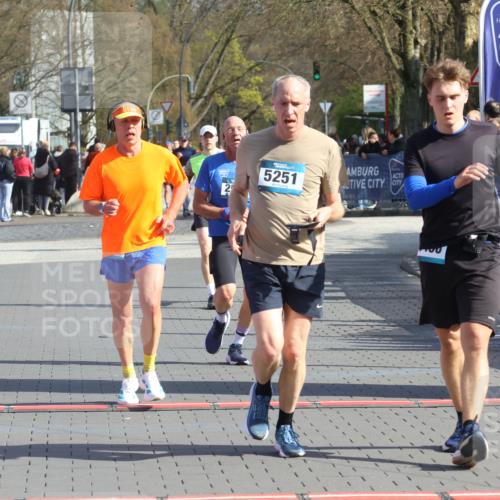 12.04.2026 - 45. Internationalen Wilhelmsburger Insellauf Strokosch-Dieckow http://msf.ph/oto/9453026 12.04.2026 10:38:04 Ziel 5496, 5251, 3182, 2568 meine-sportfotos.de
