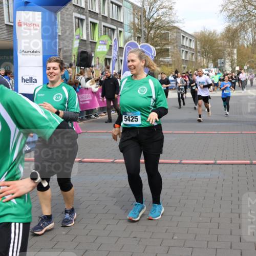 12.04.2026 - 45. Internationalen Wilhelmsburger Insellauf Strokosch-Dieckow http://msf.ph/oto/9453028 12.04.2026 13:08:05 Ziel 5431, 5425, 5735, 5401, 2728, 2478, 2477 meine-sportfotos.de