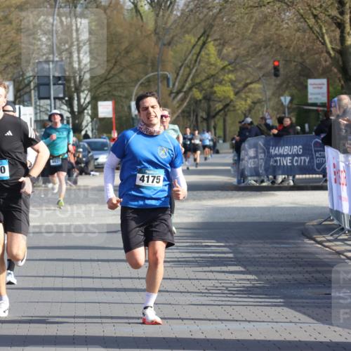 12.04.2026 - 45. Internationalen Wilhelmsburger Insellauf Strokosch-Dieckow http://msf.ph/oto/9453033 12.04.2026 10:26:20 Ziel 4175, 4460, 2382 meine-sportfotos.de