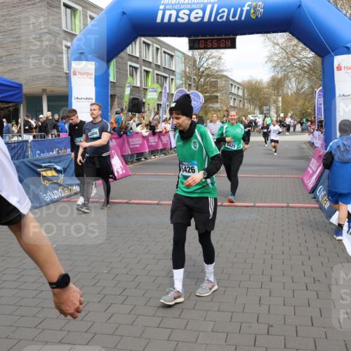 12.04.2026 - 45. Internationalen Wilhelmsburger Insellauf Strokosch-Dieckow http://msf.ph/oto/9453037 12.04.2026 13:08:03 Ziel 5426, 5216, 5431, 5425, 5735, 5401 meine-sportfotos.de