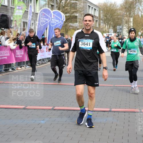 12.04.2026 - 45. Internationalen Wilhelmsburger Insellauf Strokosch-Dieckow http://msf.ph/oto/9453048 12.04.2026 13:07:59 Ziel 3641, 5426, 5216, 5431, 5425 meine-sportfotos.de