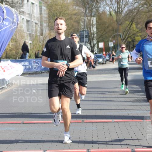 12.04.2026 - 45. Internationalen Wilhelmsburger Insellauf Strokosch-Dieckow http://msf.ph/oto/9453050 12.04.2026 10:26:22 Ziel 4175, 4460, 2382, 3487 meine-sportfotos.de