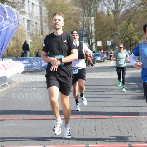 12.04.2026 - 45. Internationalen Wilhelmsburger Insellauf Strokosch-Dieckow http://msf.ph/oto/9453053 12.04.2026 10:26:22 Ziel 4175, 4460, 2382, 3487 meine-sportfotos.de