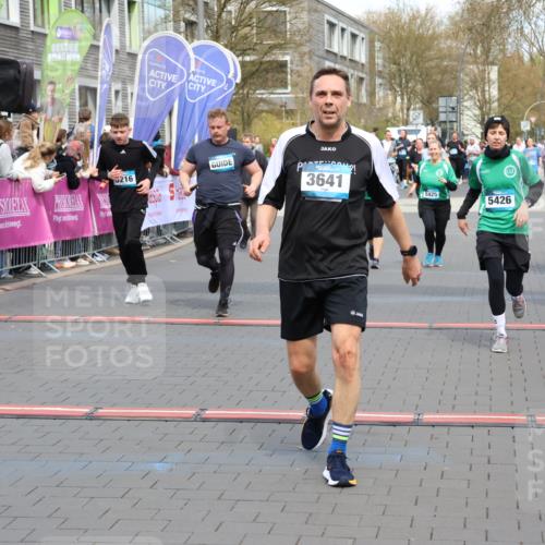 12.04.2026 - 45. Internationalen Wilhelmsburger Insellauf Strokosch-Dieckow http://msf.ph/oto/9453055 12.04.2026 13:07:59 Ziel 3641, 5426, 5216, 5431, 5425 meine-sportfotos.de