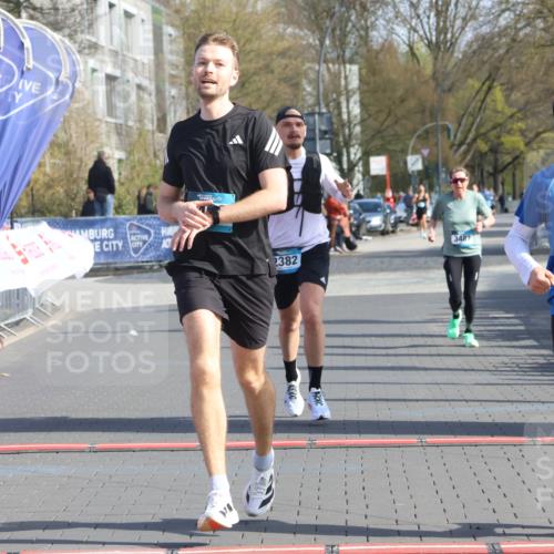 12.04.2026 - 45. Internationalen Wilhelmsburger Insellauf Strokosch-Dieckow http://msf.ph/oto/9453056 12.04.2026 10:26:22 Ziel 4175, 4460, 2382, 3487 meine-sportfotos.de