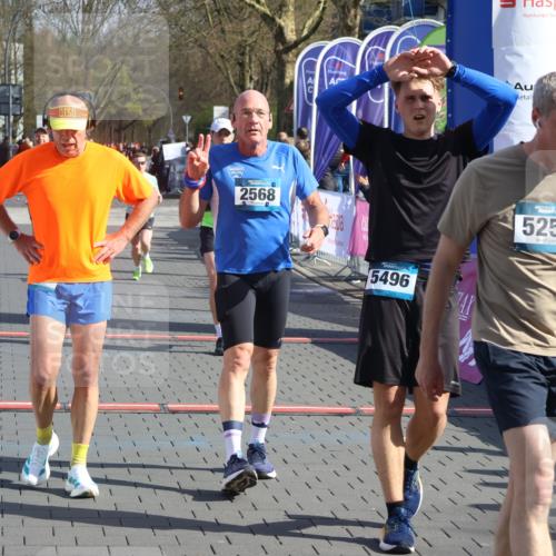 12.04.2026 - 45. Internationalen Wilhelmsburger Insellauf Strokosch-Dieckow http://msf.ph/oto/9453063 12.04.2026 10:38:08 Ziel 5251, 3182, 2568, 2657, 4833, 5706 meine-sportfotos.de