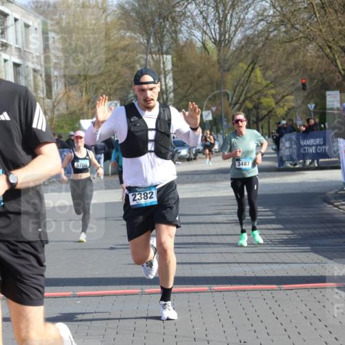 12.04.2026 - 45. Internationalen Wilhelmsburger Insellauf Strokosch-Dieckow http://msf.ph/oto/9453066 12.04.2026 10:26:23 Ziel 4175, 4460, 2382, 3487, 5708 meine-sportfotos.de