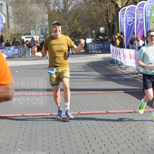 12.04.2026 - 45. Internationalen Wilhelmsburger Insellauf Strokosch-Dieckow http://msf.ph/oto/9453070 12.04.2026 10:38:13 Ziel 2657, 4833, 5706 meine-sportfotos.de