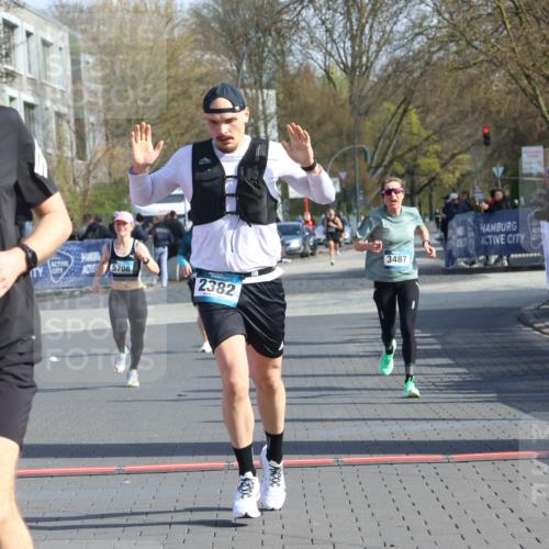 12.04.2026 - 45. Internationalen Wilhelmsburger Insellauf Strokosch-Dieckow http://msf.ph/oto/9453071 12.04.2026 10:26:23 Ziel 4175, 4460, 2382, 3487, 5708 meine-sportfotos.de