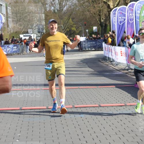 12.04.2026 - 45. Internationalen Wilhelmsburger Insellauf Strokosch-Dieckow http://msf.ph/oto/9453073 12.04.2026 10:38:13 Ziel 2657, 4833, 5706 meine-sportfotos.de
