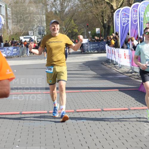 12.04.2026 - 45. Internationalen Wilhelmsburger Insellauf Strokosch-Dieckow http://msf.ph/oto/9453076 12.04.2026 10:38:13 Ziel 2657, 4833, 5706 meine-sportfotos.de