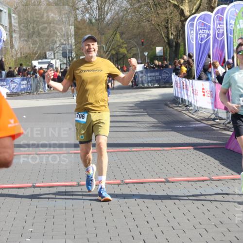 12.04.2026 - 45. Internationalen Wilhelmsburger Insellauf Strokosch-Dieckow http://msf.ph/oto/9453080 12.04.2026 10:38:13 Ziel 2657, 4833, 5706 meine-sportfotos.de