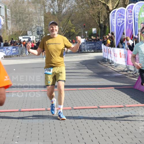 12.04.2026 - 45. Internationalen Wilhelmsburger Insellauf Strokosch-Dieckow http://msf.ph/oto/9453083 12.04.2026 10:38:13 Ziel 2657, 4833, 5706 meine-sportfotos.de