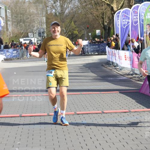 12.04.2026 - 45. Internationalen Wilhelmsburger Insellauf Strokosch-Dieckow http://msf.ph/oto/9453086 12.04.2026 10:38:13 Ziel 2657, 4833, 5706 meine-sportfotos.de