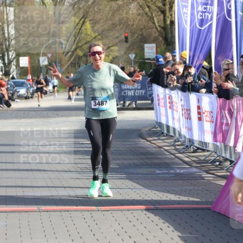 12.04.2026 - 45. Internationalen Wilhelmsburger Insellauf Strokosch-Dieckow http://msf.ph/oto/9453090 12.04.2026 10:26:24 Ziel 4175, 4460, 2382, 3487, 5708, 4621 meine-sportfotos.de