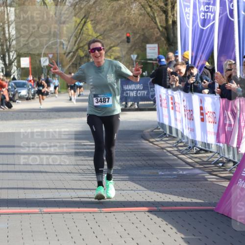 12.04.2026 - 45. Internationalen Wilhelmsburger Insellauf Strokosch-Dieckow http://msf.ph/oto/9453093 12.04.2026 10:26:24 Ziel 4175, 4460, 2382, 3487, 5708, 4621 meine-sportfotos.de