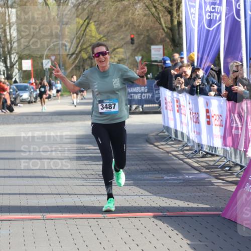 12.04.2026 - 45. Internationalen Wilhelmsburger Insellauf Strokosch-Dieckow http://msf.ph/oto/9453099 12.04.2026 10:26:25 Ziel 4175, 4460, 2382, 3487, 5708, 4621 meine-sportfotos.de