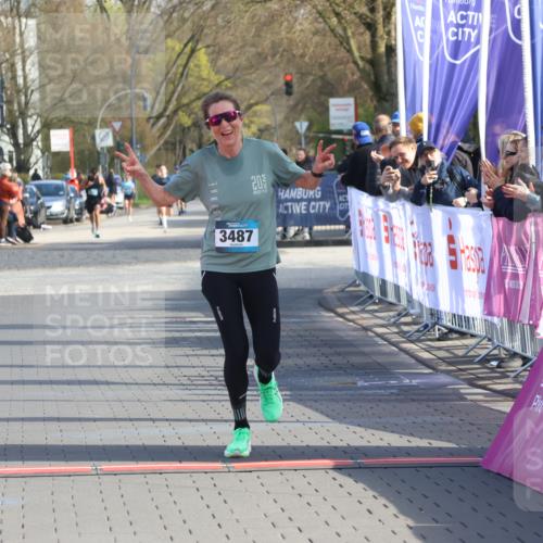 12.04.2026 - 45. Internationalen Wilhelmsburger Insellauf Strokosch-Dieckow http://msf.ph/oto/9453101 12.04.2026 10:26:25 Ziel 4175, 4460, 2382, 3487, 5708, 4621 meine-sportfotos.de