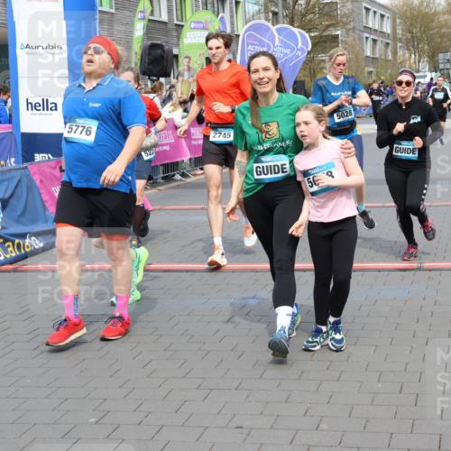 12.04.2026 - 45. Internationalen Wilhelmsburger Insellauf Strokosch-Dieckow http://msf.ph/oto/9453102 12.04.2026 13:07:52 Ziel 5078, 2925, 5226, 2745, 5028, 5148 meine-sportfotos.de