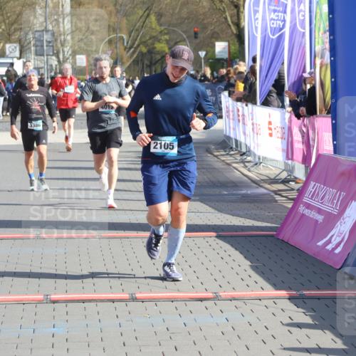 12.04.2026 - 45. Internationalen Wilhelmsburger Insellauf Strokosch-Dieckow http://msf.ph/oto/9453104 12.04.2026 10:38:18 Ziel 2105, 4013, 3386 meine-sportfotos.de