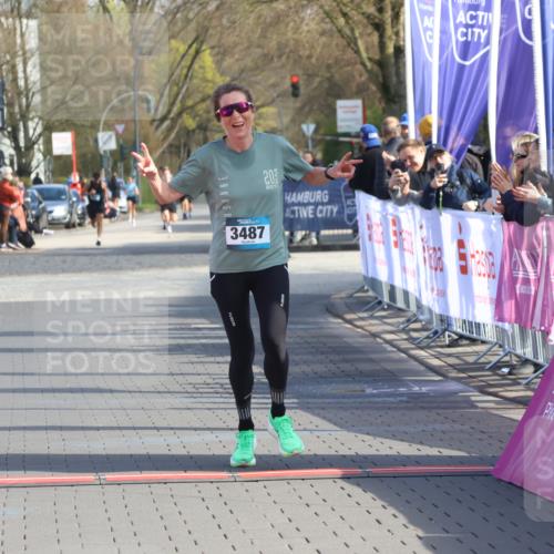 12.04.2026 - 45. Internationalen Wilhelmsburger Insellauf Strokosch-Dieckow http://msf.ph/oto/9453105 12.04.2026 10:26:25 Ziel 4175, 4460, 2382, 3487, 5708, 4621 meine-sportfotos.de