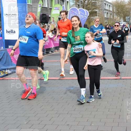 12.04.2026 - 45. Internationalen Wilhelmsburger Insellauf Strokosch-Dieckow http://msf.ph/oto/9453106 12.04.2026 13:07:52 Ziel 5078, 2925, 5226, 2745, 5028, 5148 meine-sportfotos.de