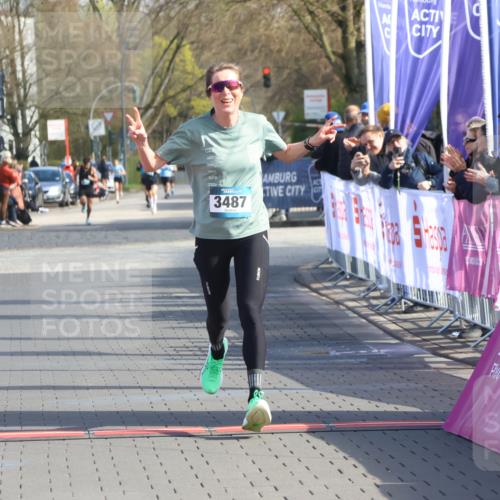 12.04.2026 - 45. Internationalen Wilhelmsburger Insellauf Strokosch-Dieckow http://msf.ph/oto/9453111 12.04.2026 10:26:25 Ziel 4175, 4460, 2382, 3487, 5708, 4621 meine-sportfotos.de
