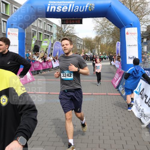 12.04.2026 - 45. Internationalen Wilhelmsburger Insellauf Strokosch-Dieckow http://msf.ph/oto/9453112 12.04.2026 13:07:49 Ziel 3242, 5078, 2925, 5226, 2745, 5028, 5148 meine-sportfotos.de