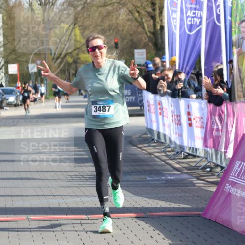 12.04.2026 - 45. Internationalen Wilhelmsburger Insellauf Strokosch-Dieckow http://msf.ph/oto/9453114 12.04.2026 10:26:25 Ziel 4175, 4460, 2382, 3487, 5708, 4621 meine-sportfotos.de