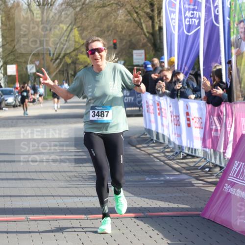 12.04.2026 - 45. Internationalen Wilhelmsburger Insellauf Strokosch-Dieckow http://msf.ph/oto/9453116 12.04.2026 10:26:25 Ziel 4175, 4460, 2382, 3487, 5708, 4621 meine-sportfotos.de