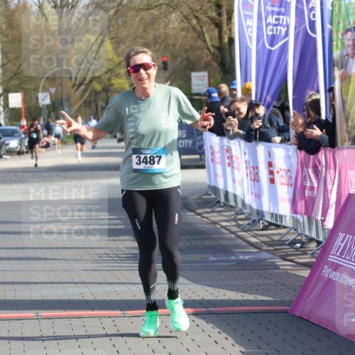 12.04.2026 - 45. Internationalen Wilhelmsburger Insellauf Strokosch-Dieckow http://msf.ph/oto/9453118 12.04.2026 10:26:25 Ziel 4175, 4460, 2382, 3487, 5708, 4621 meine-sportfotos.de