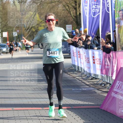 12.04.2026 - 45. Internationalen Wilhelmsburger Insellauf Strokosch-Dieckow http://msf.ph/oto/9453121 12.04.2026 10:26:25 Ziel 4175, 4460, 2382, 3487, 5708, 4621 meine-sportfotos.de