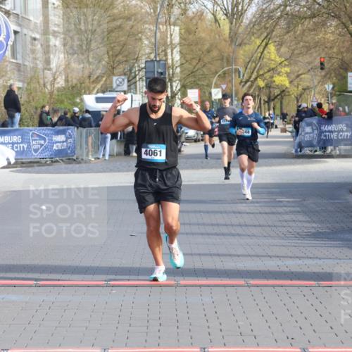12.04.2026 - 45. Internationalen Wilhelmsburger Insellauf Strokosch-Dieckow http://msf.ph/oto/9453168 12.04.2026 10:26:39 Ziel 4061 meine-sportfotos.de