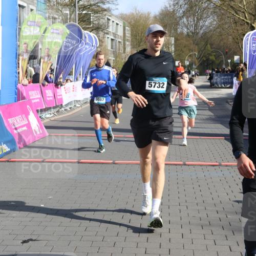 12.04.2026 - 45. Internationalen Wilhelmsburger Insellauf Strokosch-Dieckow http://msf.ph/oto/9453170 12.04.2026 10:38:38 Ziel 5732, 3087, 4832, 2605 meine-sportfotos.de