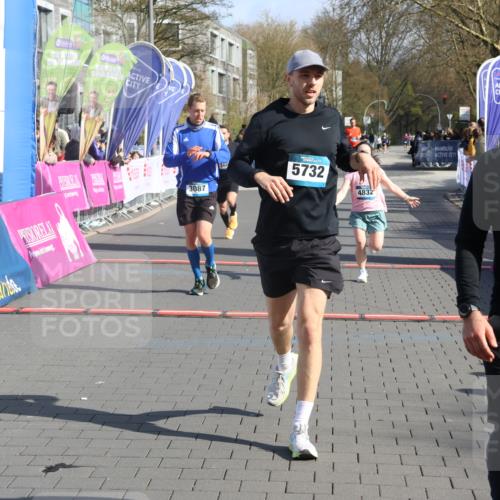 12.04.2026 - 45. Internationalen Wilhelmsburger Insellauf Strokosch-Dieckow http://msf.ph/oto/9453173 12.04.2026 10:38:38 Ziel 5732, 3087, 4832, 2605 meine-sportfotos.de
