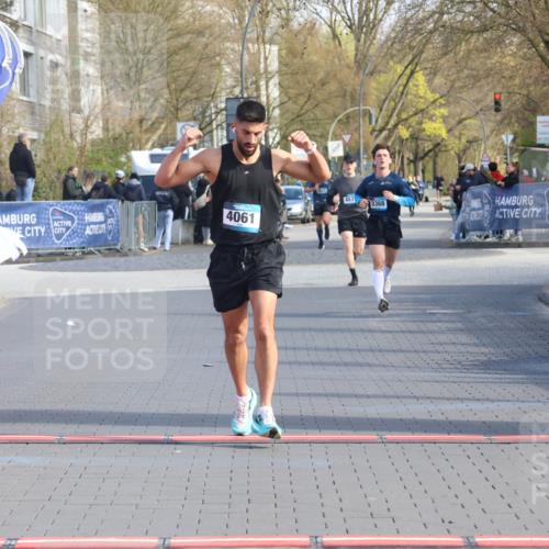12.04.2026 - 45. Internationalen Wilhelmsburger Insellauf Strokosch-Dieckow http://msf.ph/oto/9453174 12.04.2026 10:26:40 Ziel 4061 meine-sportfotos.de