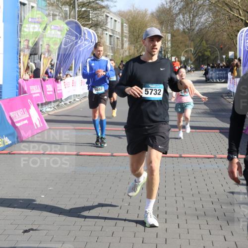 12.04.2026 - 45. Internationalen Wilhelmsburger Insellauf Strokosch-Dieckow http://msf.ph/oto/9453176 12.04.2026 10:38:38 Ziel 5732, 3087, 4832, 2605 meine-sportfotos.de