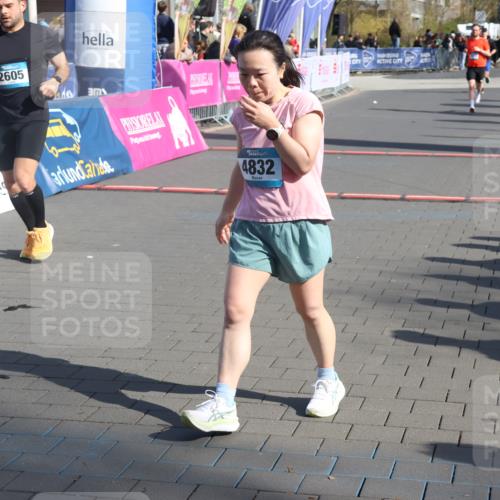 12.04.2026 - 45. Internationalen Wilhelmsburger Insellauf Strokosch-Dieckow http://msf.ph/oto/9453194 12.04.2026 10:38:42 Ziel 3087, 4832, 2605, 2614 meine-sportfotos.de