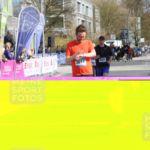 12.04.2026 - 45. Internationalen Wilhelmsburger Insellauf Strokosch-Dieckow http://msf.ph/oto/9453210 12.04.2026 10:38:47 Ziel 2614, 4063, 3214 meine-sportfotos.de