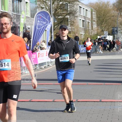 12.04.2026 - 45. Internationalen Wilhelmsburger Insellauf Strokosch-Dieckow http://msf.ph/oto/9453216 12.04.2026 10:38:50 Ziel 2614, 4063, 3214 meine-sportfotos.de