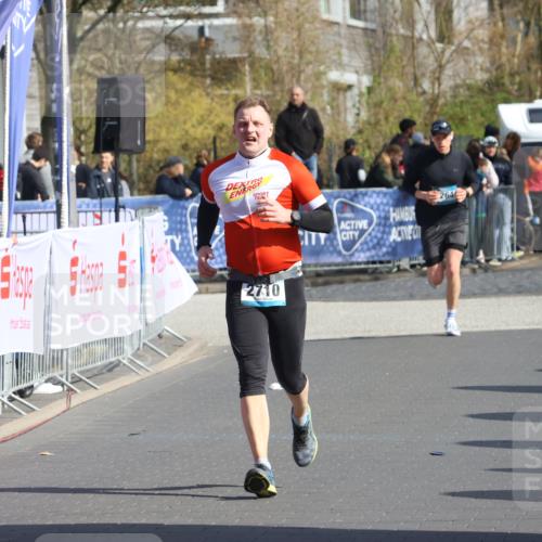 12.04.2026 - 45. Internationalen Wilhelmsburger Insellauf Strokosch-Dieckow http://msf.ph/oto/9453226 12.04.2026 10:38:53 Ziel 4063, 3214, 2710 meine-sportfotos.de