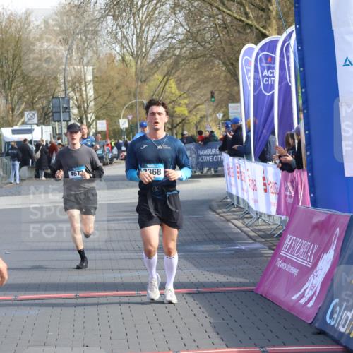 12.04.2026 - 45. Internationalen Wilhelmsburger Insellauf Strokosch-Dieckow http://msf.ph/oto/9453229 12.04.2026 10:26:45 Ziel 4061, 3368, 4572 meine-sportfotos.de