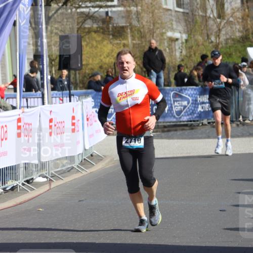 12.04.2026 - 45. Internationalen Wilhelmsburger Insellauf Strokosch-Dieckow http://msf.ph/oto/9453231 12.04.2026 10:38:53 Ziel 4063, 3214, 2710 meine-sportfotos.de