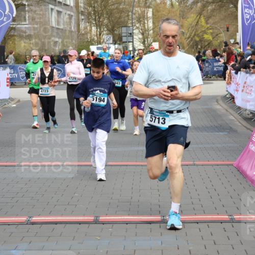 12.04.2026 - 45. Internationalen Wilhelmsburger Insellauf Strokosch-Dieckow http://msf.ph/oto/9453234 12.04.2026 13:07:35 Ziel 4138, 4764, 4665, 5713, 5194, 5069, 5076, 4723, 4724, 2943, 4722 meine-sportfotos.de