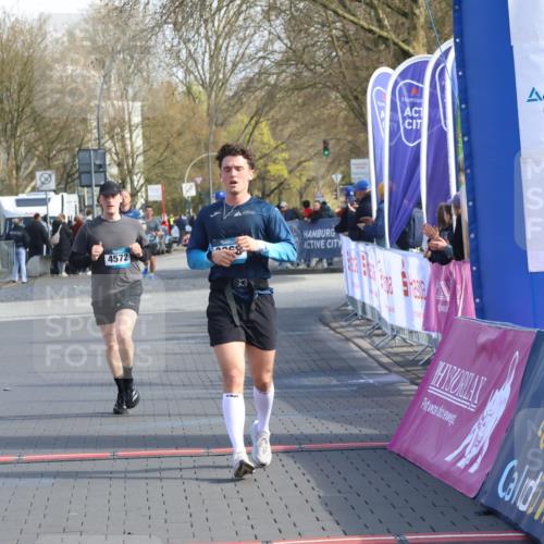 12.04.2026 - 45. Internationalen Wilhelmsburger Insellauf Strokosch-Dieckow http://msf.ph/oto/9453235 12.04.2026 10:26:45 Ziel 4061, 3368, 4572 meine-sportfotos.de