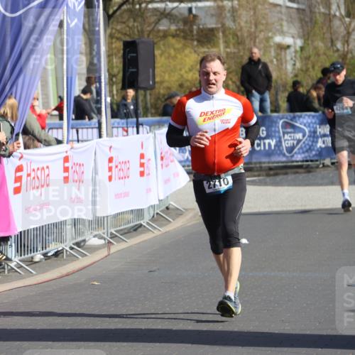 12.04.2026 - 45. Internationalen Wilhelmsburger Insellauf Strokosch-Dieckow http://msf.ph/oto/9453236 12.04.2026 10:38:53 Ziel 4063, 3214, 2710 meine-sportfotos.de