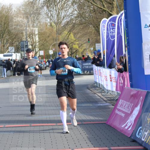 12.04.2026 - 45. Internationalen Wilhelmsburger Insellauf Strokosch-Dieckow http://msf.ph/oto/9453237 12.04.2026 10:26:45 Ziel 4061, 3368, 4572 meine-sportfotos.de
