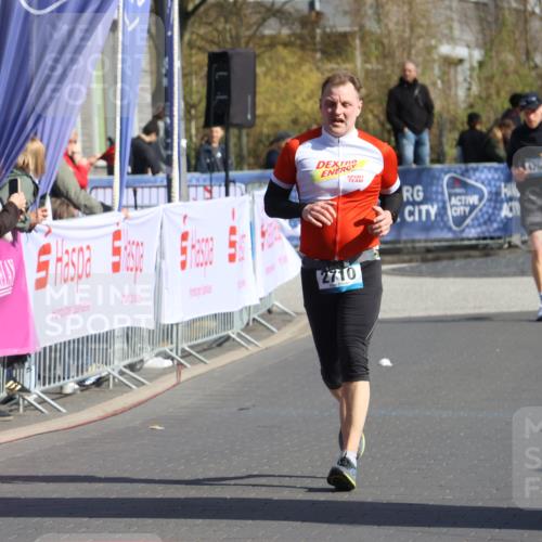 12.04.2026 - 45. Internationalen Wilhelmsburger Insellauf Strokosch-Dieckow http://msf.ph/oto/9453238 12.04.2026 10:38:53 Ziel 4063, 3214, 2710 meine-sportfotos.de